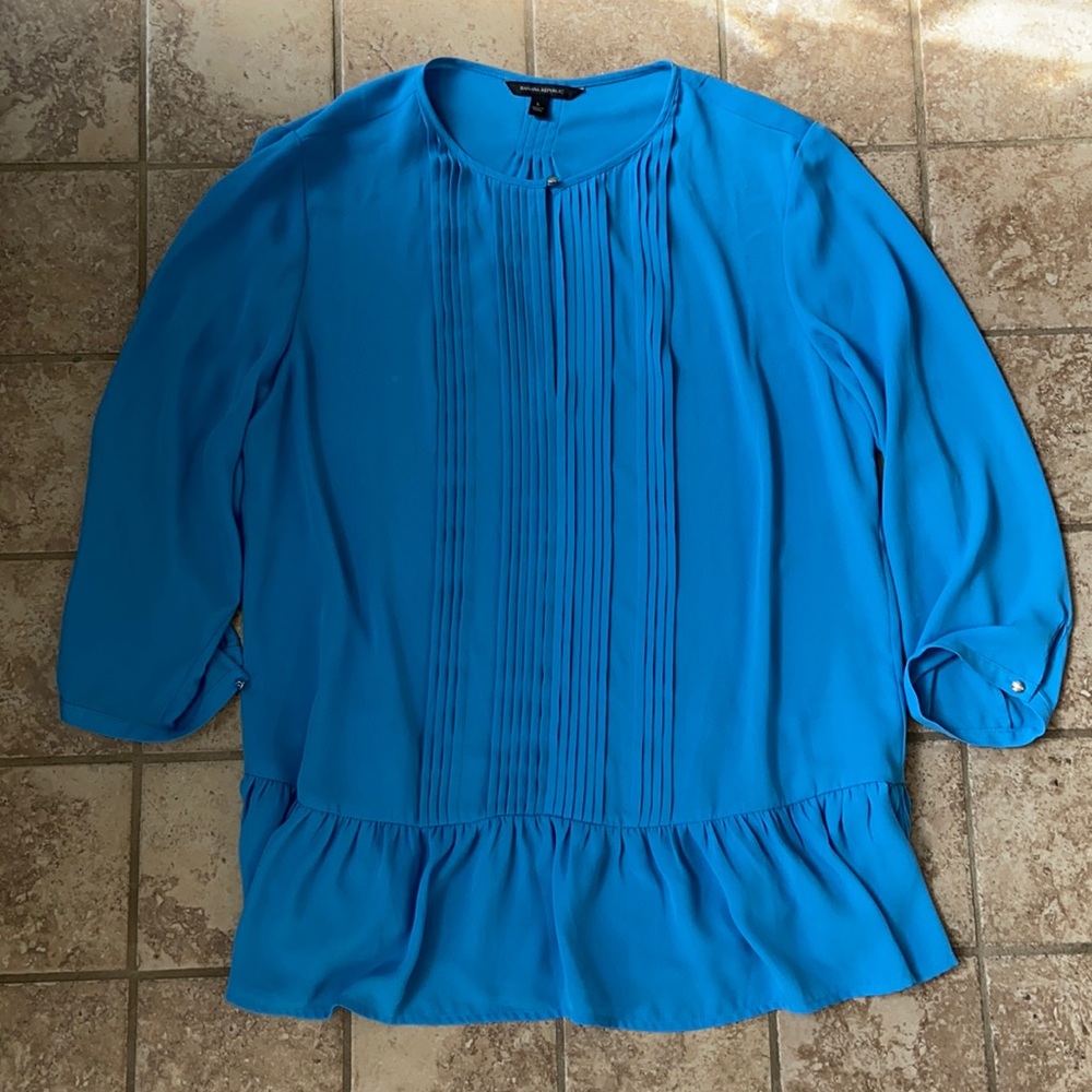 Banana Republic blouse in blue with pleating and 3/4 sleeves